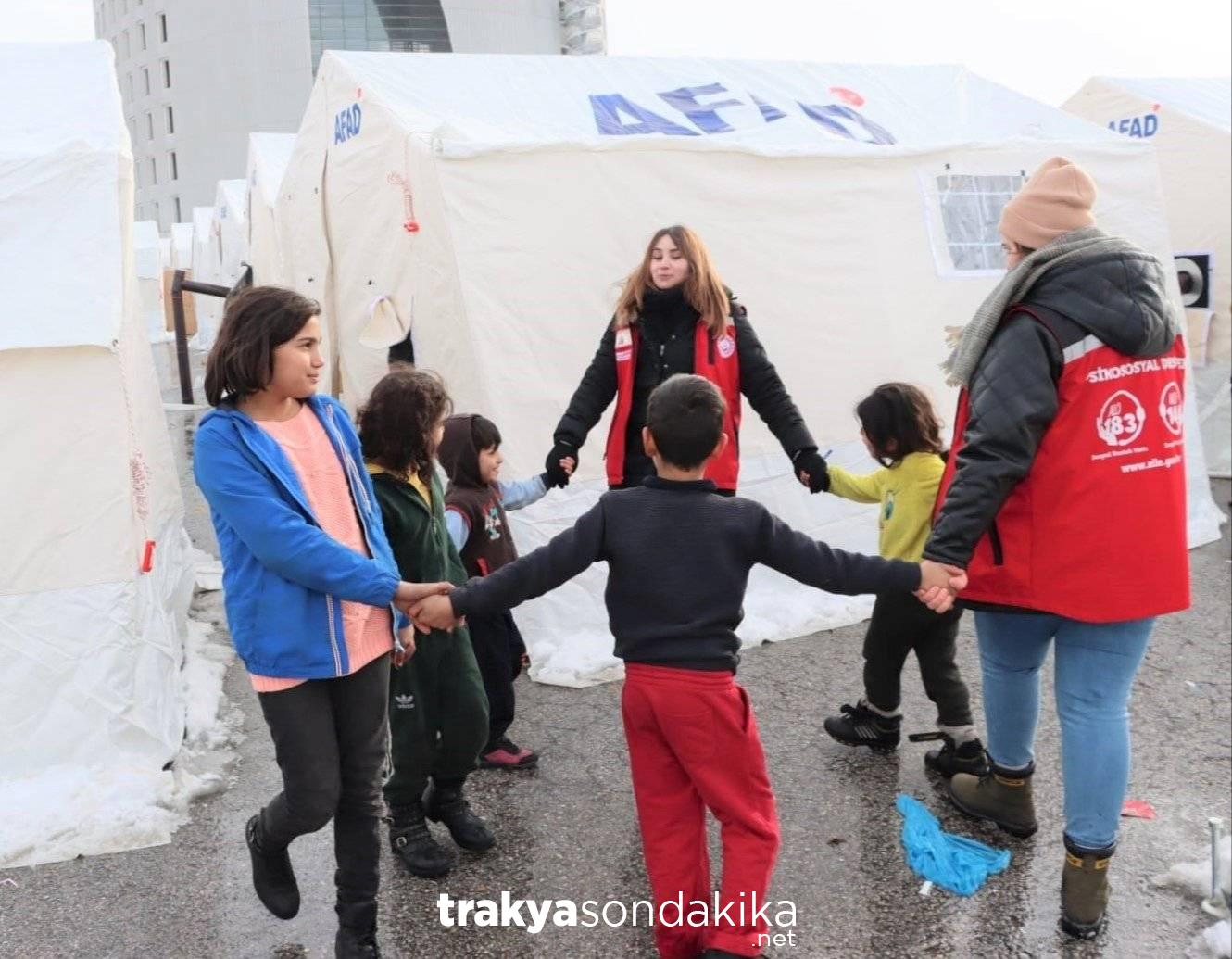 depremden-etkilenen-cocuklara-nasil-yaklasmaliyiz-e1M9R6DP.jpg