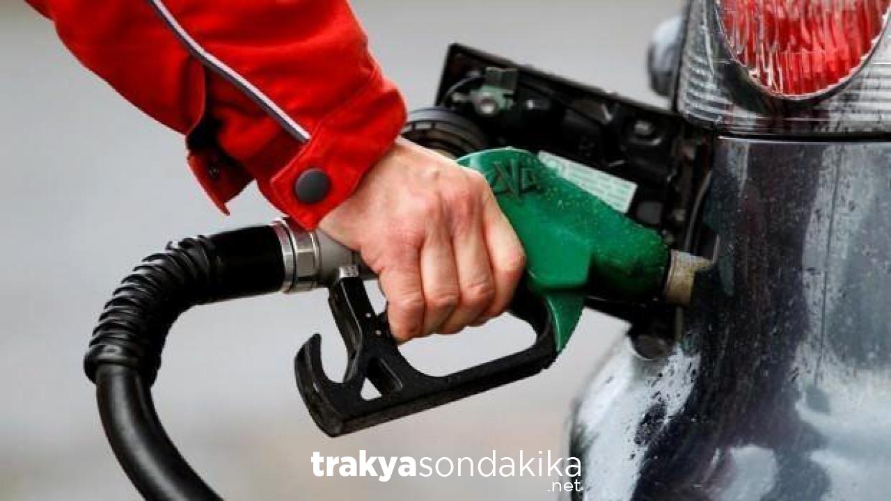 son-dakika-araci-olanlar-dikkat-motorine-indirim-geldi-iste-guncel-rakamlar-DJeKxhxM.jpg