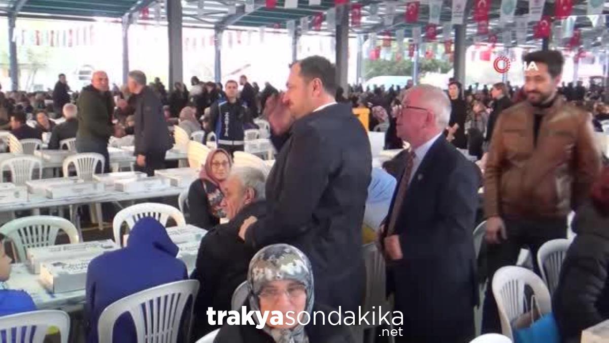 tekirdagda-binlerce-kisi-birebir-sofrada-iftar-yapti-hst9cVrF.jpg