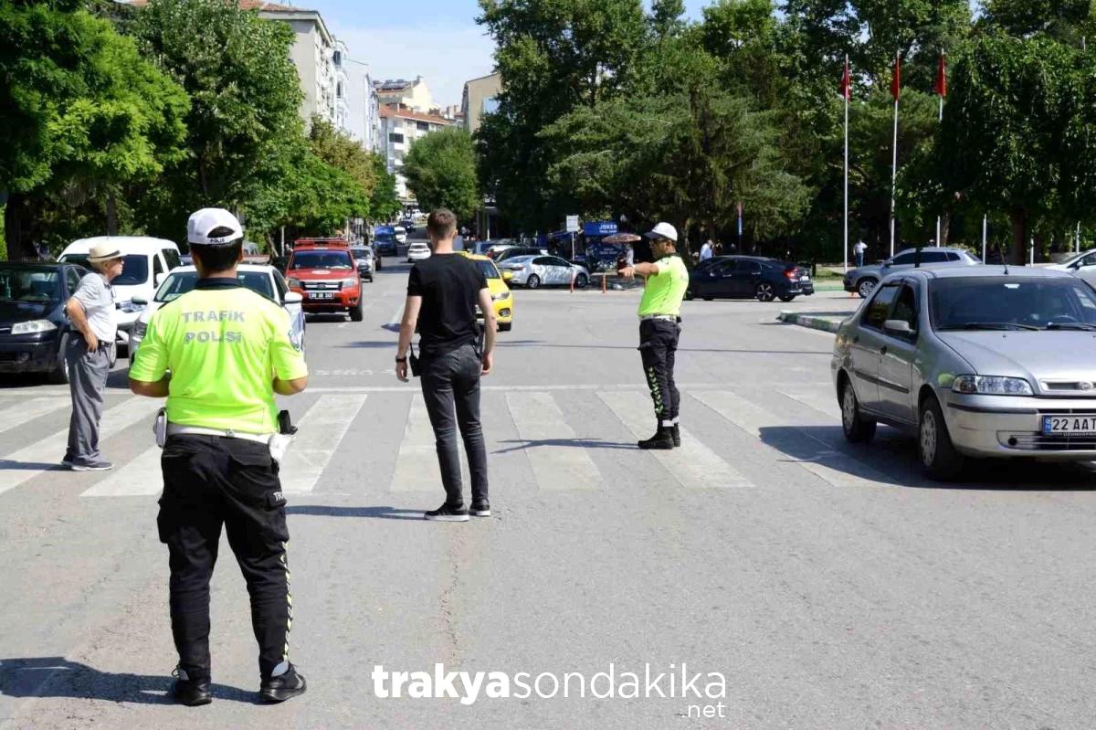 kirklarelinde-trafik-denetimi-123-arac-trafikten-men-edildi-CexvUutS.jpg