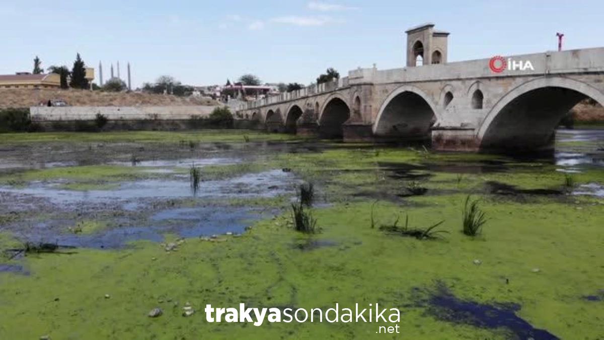 tunca-nehri-kirlilik-nedeniyle-yesile-burundu-RrpynAaD.jpg