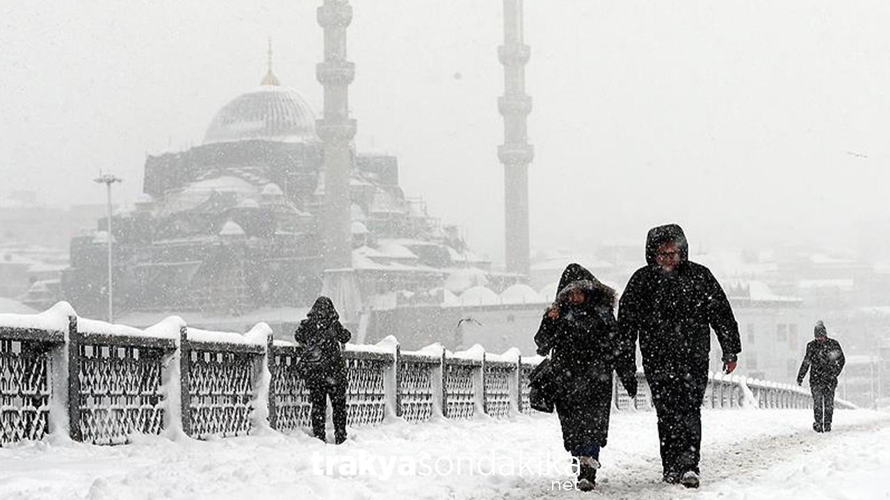 akom-uyardi-istanbula-kar-geliyor-ydzc9eGD.jpg