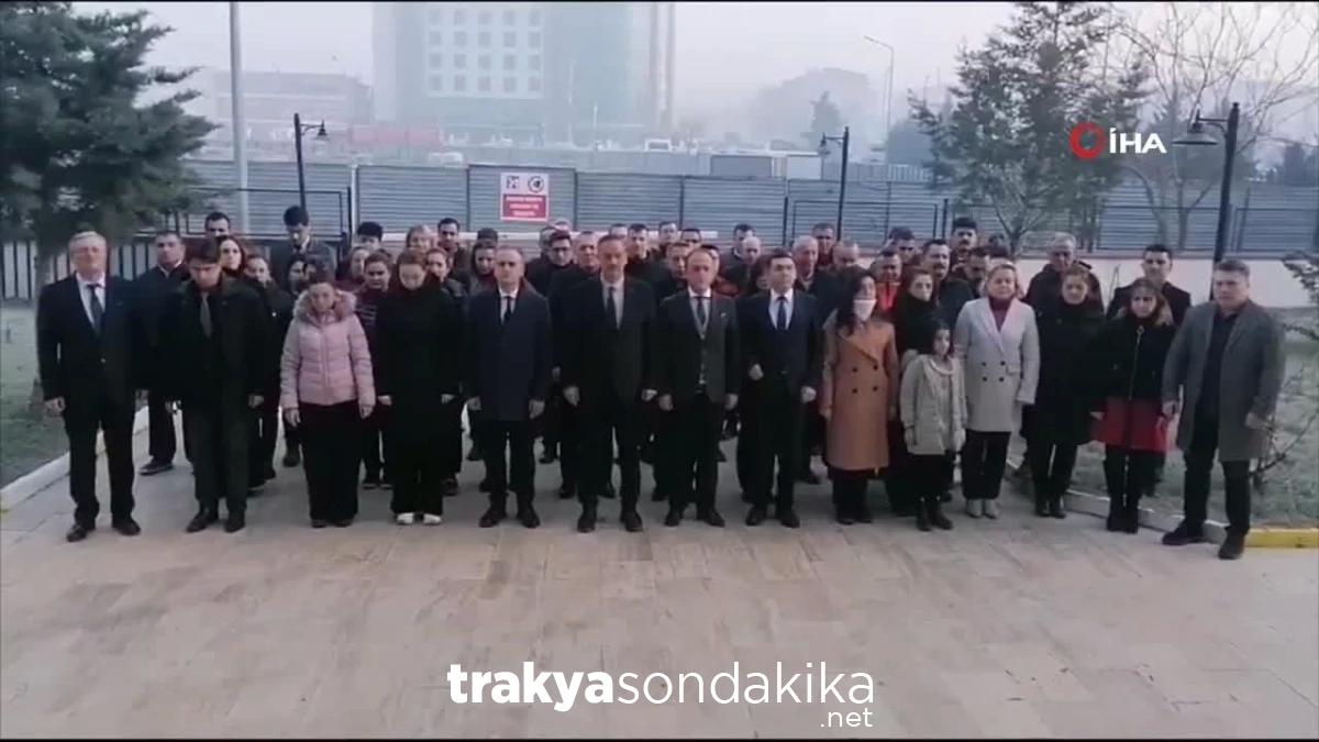 edirnede-tapu-kadastro-personelinden-sehitler-icin-saygi-durusu-zKYkG2XD.jpg