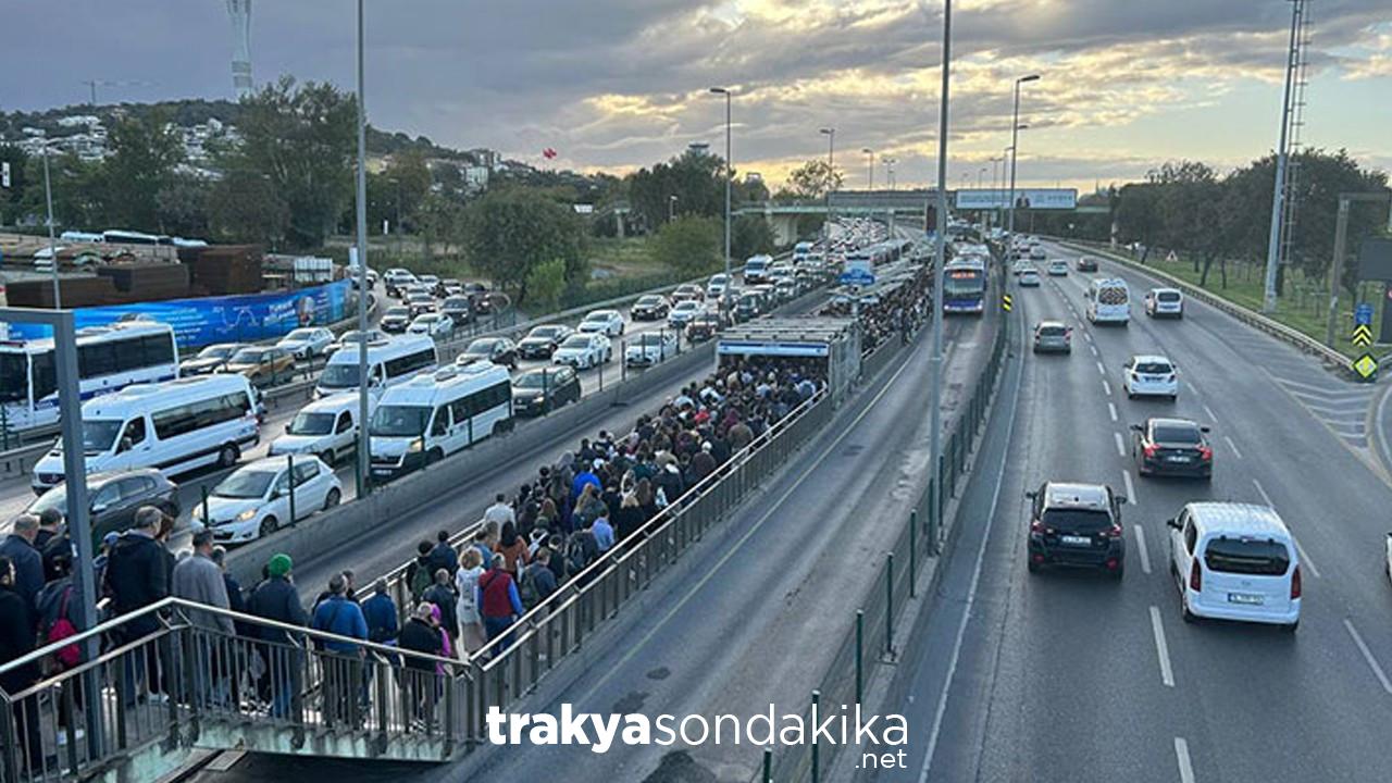 15-temmuz-sehitler-koprusu-duraginda-metrobus-kazasi-uc-kisi-yaralandi-VwrvKwTV.jpg