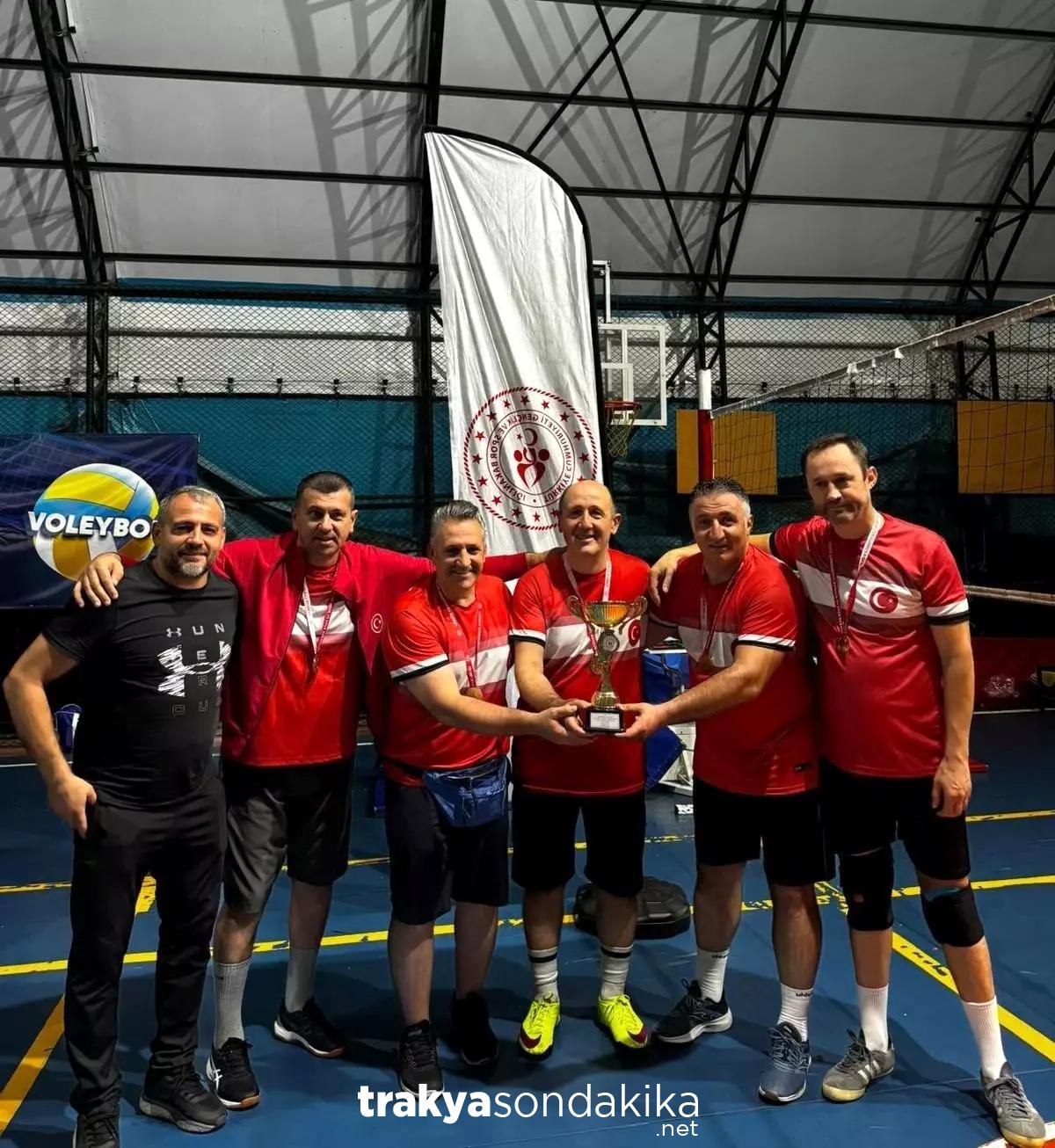 ergene-kaymakamligi-genclik-ve-spor-ilce-mudurlugu-voleybol-turnuvasinda-sampiyon-oldu-a8e6XysH.jpg