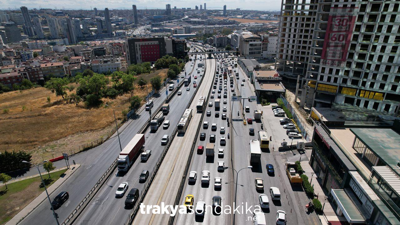 istanbulda-trafik-yeniden-felc-trafik-yogunlugu-kent-genelinde-yuzde-65e-kadar-ulasti-ev9XcW62.jpg